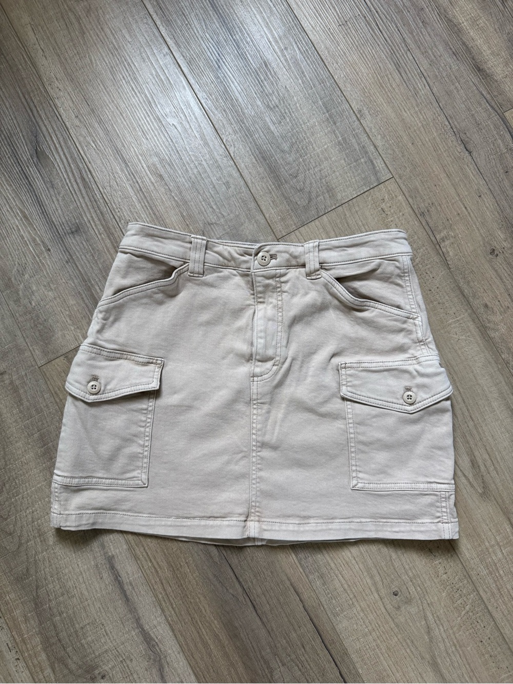 Aritzia TNA Beige Cargo Pocket Mini Skirt, size 8